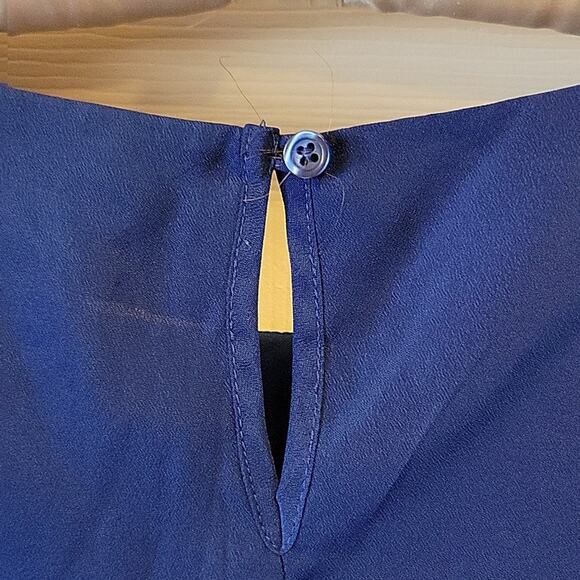 J.Crew Blue Blue Short Sleeve Women's Blouse Size XS Laser Cut Hem E8571 - Picture 5 of 6